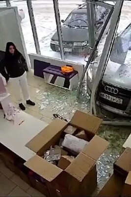 The Strange Move Of This Driver Shocked Everyone; Was it The Gas Pedal Or The Brake? / Do You Think The Driver Was a Man Or a Woman? + video