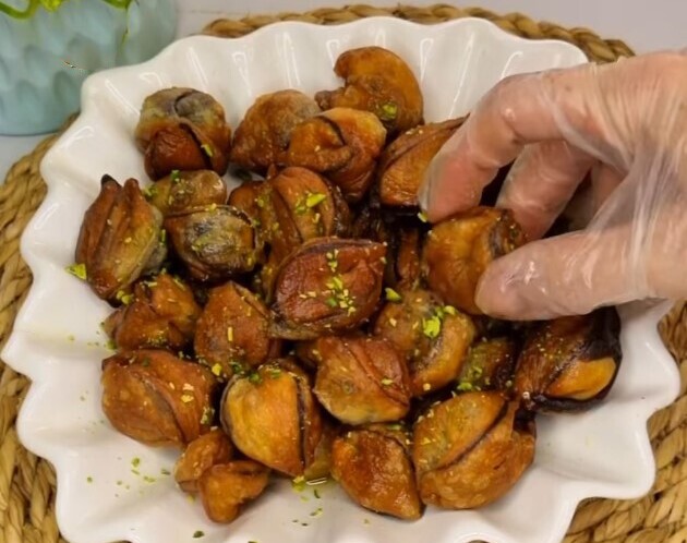 Recipe for Simple and Quick Two-Tone Bite-Sized Baklava Without an Oven – Perfect for Suhoor and Iftar! With this baklava, you won’t even think about Bamieh! 👌