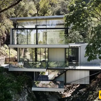 California’s Floating House / A Symbol of Innovation in Modern Architecture