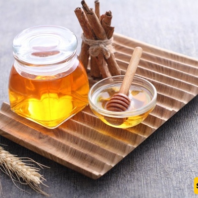 Honey and Cinnamon Face Mask: A Natural Approach to Treating Acne and Minimizing Pores