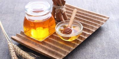 Honey and Cinnamon Face Mask: A Natural Approach to Treating Acne and Minimizing Pores