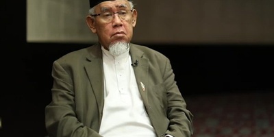 Ayatollah Khamenei hailed as the only voice urging Muslims to reclaim the true Qibla