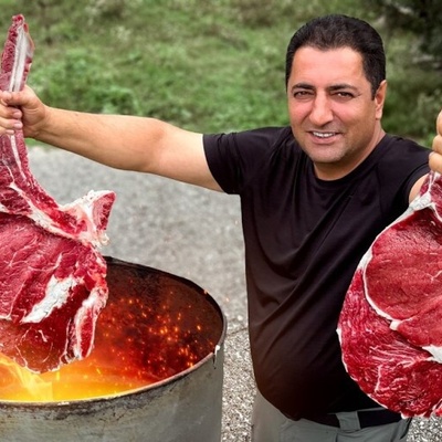Video / How to Make a Juicy, Delicious Steak in the Forest by a Waterfall / Cooked Perfectly Using Just Two Pans!