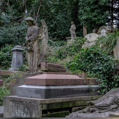 Mysterious Facts About Highgate Cemetery And Graves You Must Visit!