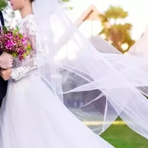 Farmer’s Daughter Creates Wedding Dress from Wool Sheared from Her Own Sheep (Video)