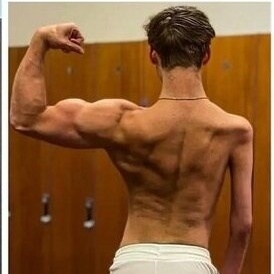 Strange Bodybuilder Appearance: One Arm Muscular, the Other Skeletal — Never Seen Anything Like This Before