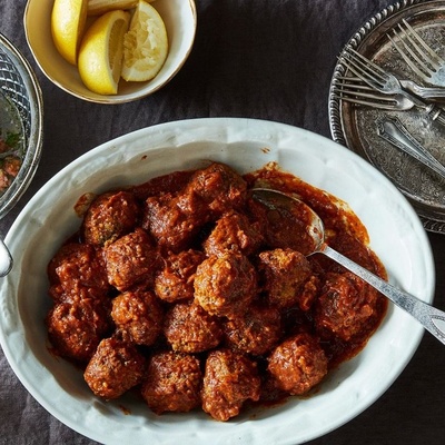 How to Make Araki-Style Meatballs (Shofteh Araki) for Four People