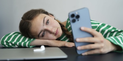 How to Reduce a Child's Dependence on Mobile Devices