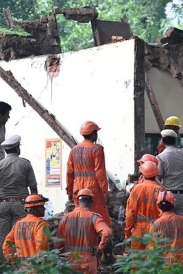 6 killed, 5 Injured as Structure Collapses in Indian Capital