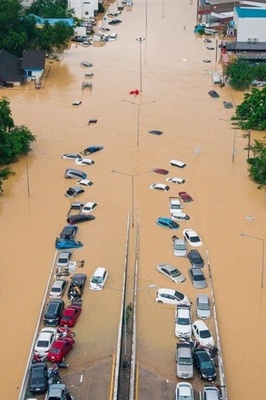 Thailand Floods Claim 145 Lives