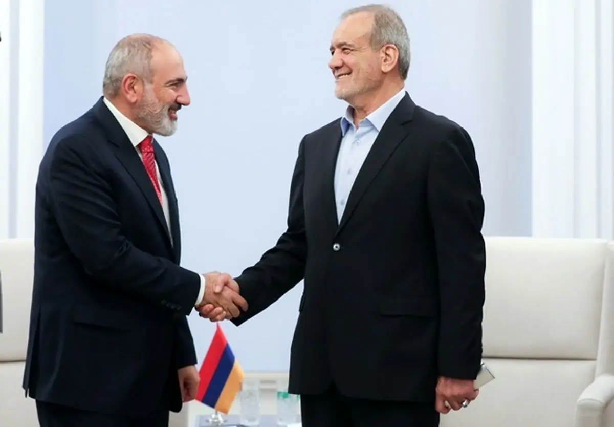 Iran’s President Officially Welcomed in Armenia, Bilateral Talks Begin