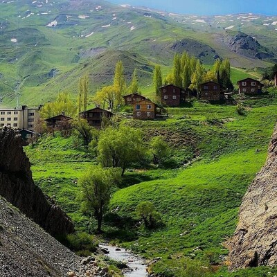 A Paradise 70 Kilometers from Tehran, Just an Hour Away / A Must-See Destination