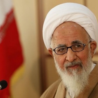 Ayatollah Javadi Amoli: The Leader of the Revolution Is the Pillar of Independence and the Backbone of Resistance