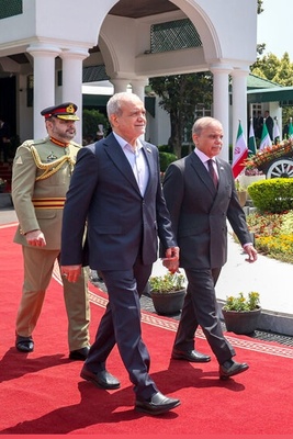 Iran-Pakistan Strategic Axis: Pezeshkian’s Visit Signals New Regional Partnership