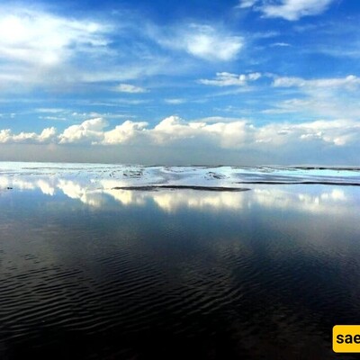 Lake Howz-e Soltan in Qom: A Stunning Reflection of the Sky!