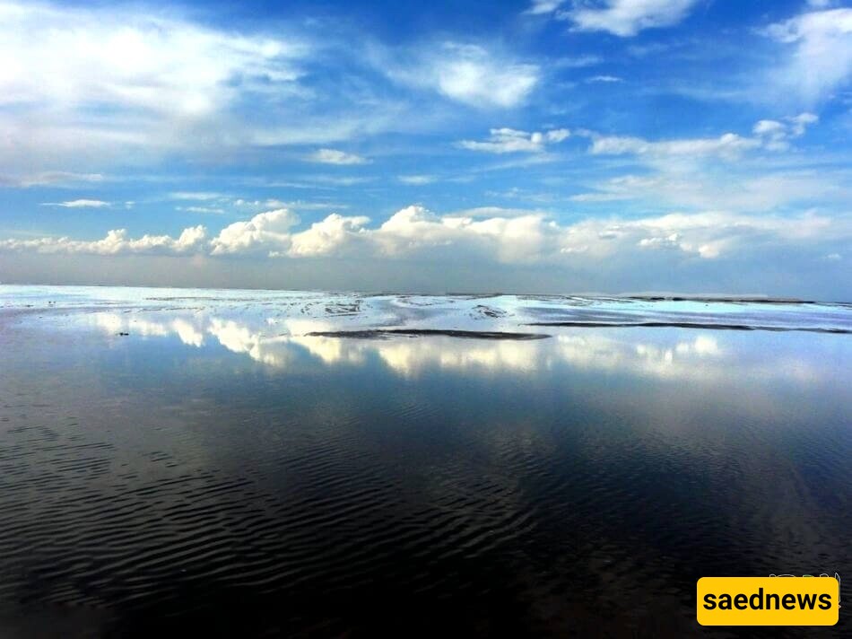 Lake Howz-e Soltan in Qom: A Stunning Reflection of the Sky!