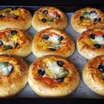 Quick and Easy Cooking: How to Make Delicious Homemade Mini Pizzas + Video