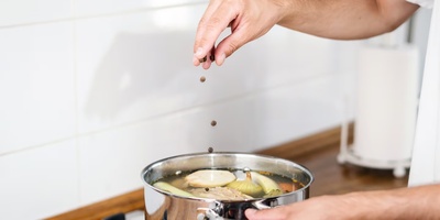 Why Adding Certain Ingredients at the Beginning of Cooking Changes the Final Flavor