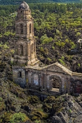 Mysterious Images of Abandoned Places Lost in Nature’s Embrace — More Beautiful Than You Could Ever Imagine