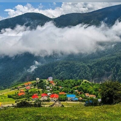 Iran's Diverse Landscape: Discover the Majestic Mountains, Vast Deserts, and Unique Climate of the Second Largest Country in the Middle East!