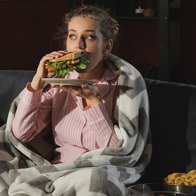 Does Late-Night Dinner Make You Gain Weight? Experts Respond