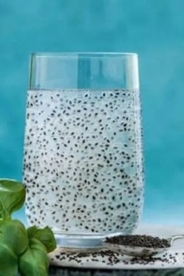 How to Prepare Yakh Dar Behesht with Basil Seeds (Tukhm-e Sharbati)