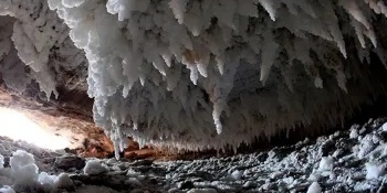 Introduction to Namakdan Salt Cave of Qeshm and Its Access Routes