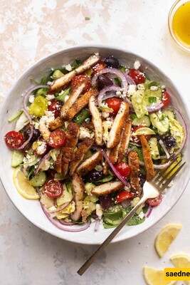 How to Make a Refreshing and Light Mediterranean Salad – Perfect for Any Meal