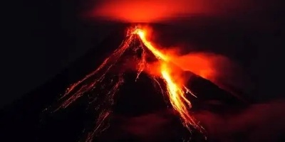 Rare moment: meteor streaks across the sky during a volcanic eruption in the Philippines — a once-in-a-lifetime event captured on camera