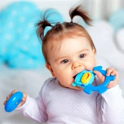 Why Does My Child Put Everything in Their Mouth? / 16 Tips to Help Break the Habit