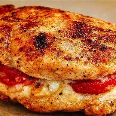 Chicken Breast in Neapolitan Style: An Easy Recipe Everyone at Home Will Love