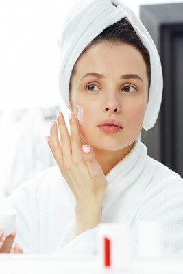 Morning Habits That Are Ruining Your Skin Without You Knowing!