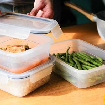 Why Do Some Foods Develop Odors Faster in Plastic Containers?