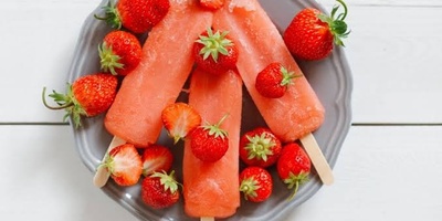 Homemade Strawberry Popsicles: Easy Tips for a Soft, Smooth Texture Without Sugar Crystals