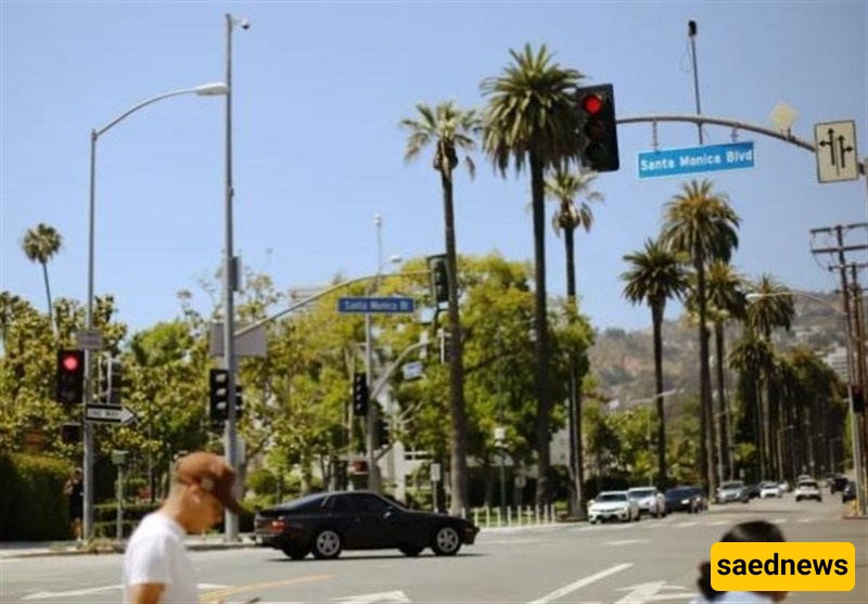 'Unknown Vehicle' Ploughs into Crowd in LA with More than 20 Injured