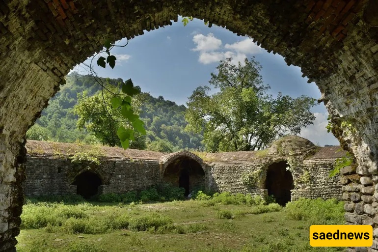 entrance carvan sarai titi
