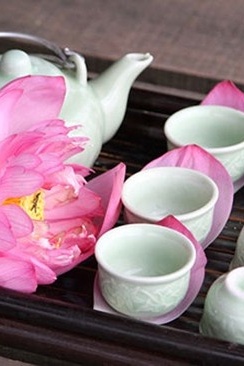 6 Spring Herbal Teas to Boost Your Energy