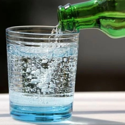10 Amazing Uses of Sparkling Water Every Homemaker Should Know