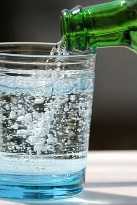 10 Amazing Uses of Sparkling Water Every Homemaker Should Know