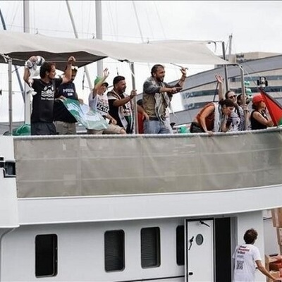 Venezuelan Jets Fly over US Destroyer Deployed Near Its Coast