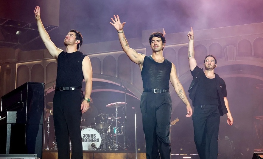 jonas brothers greetings from your hometown tour