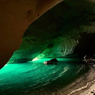 Maldives? No thanks—we’ve got our own beaches / Exploring the Most Stunning Coastal Cave in Southern Iran That Looks Like a Living Painting 😍