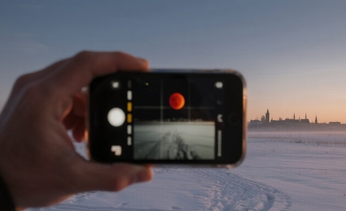 8 Steps to Photograph the Blood Moon Like a Pro with Just Your Phone