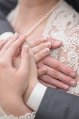 Advantages and Disadvantages of Marrying a Very Attractive Person