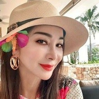 How a 60-Year-Old Woman Looks Like She Is 30
