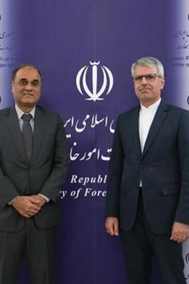 Foreign Ministry Official Holds Talks with Pakistani Envoy