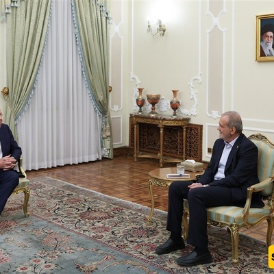 Pezeshkian Urges Stronger Ties Between Iran and Russia