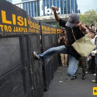 Indonesian Students Protest Government Policies Amid Economic Strain