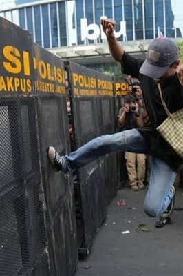 Indonesian Students Protest Government Policies Amid Economic Strain