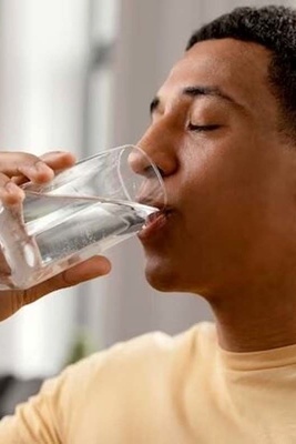 Why Drinking Ice-Cold Water in Extreme Heat Can Affect Your Heart and Nervous System